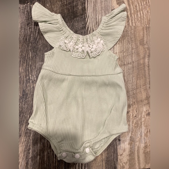 Baby girl romper - Picture 1 of 2